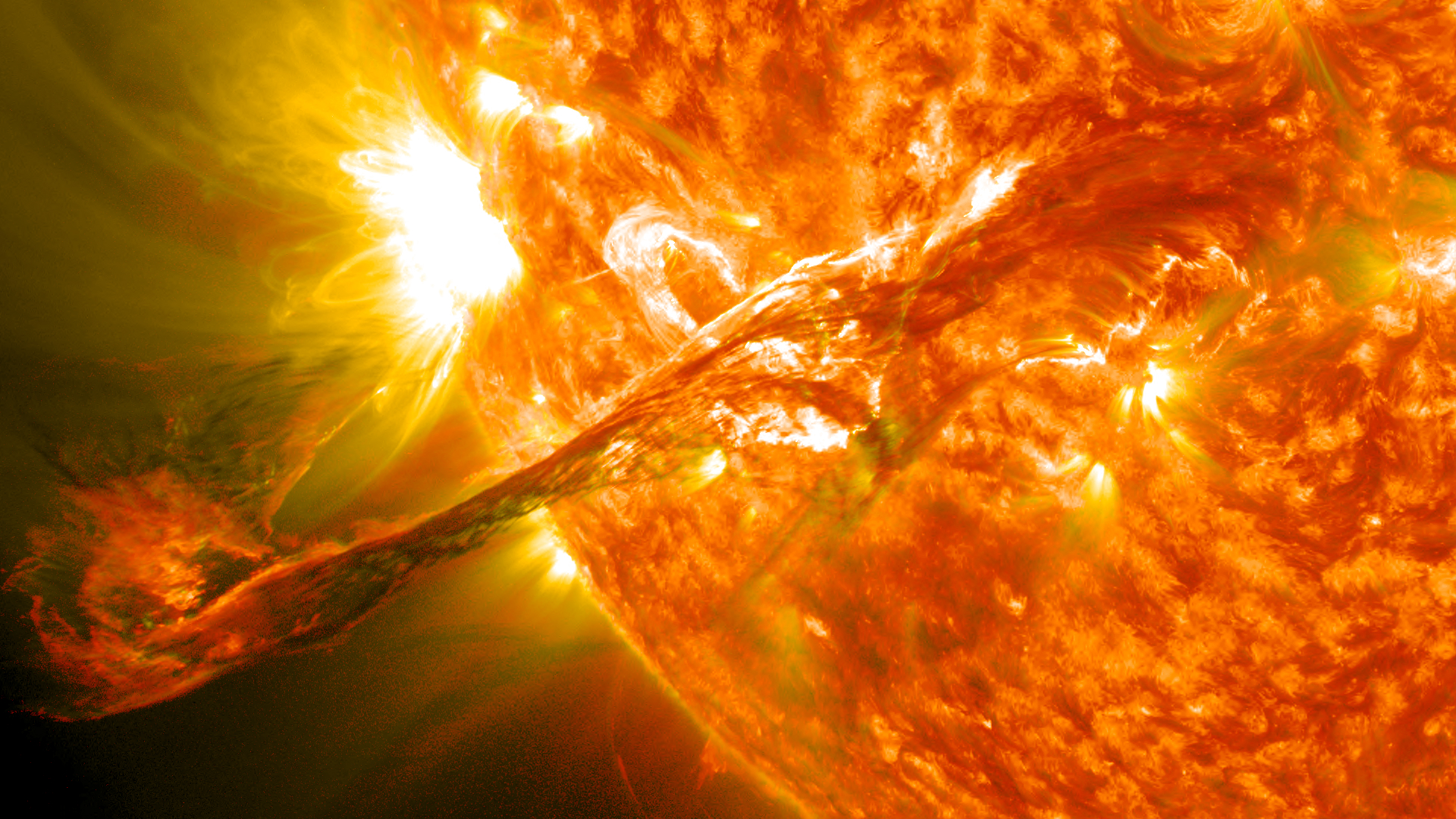 How Solar Storms Can Threaten the Power Grid