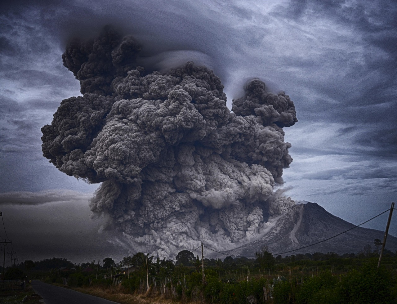 12 Early Warning Signs Scientists Watch to Predict a Volcanic Eruption