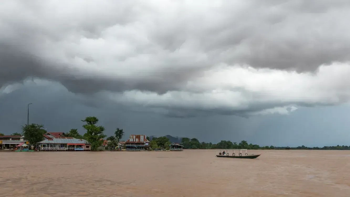 10 Weather Patterns Experts Say Signal a Major Storm Is Coming