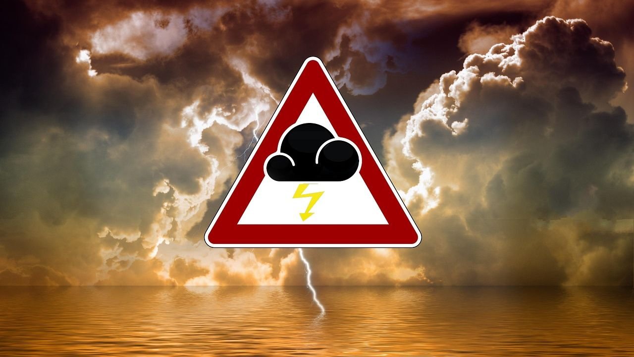 9 Things Weather Experts Quietly Judge People for During Severe Storms