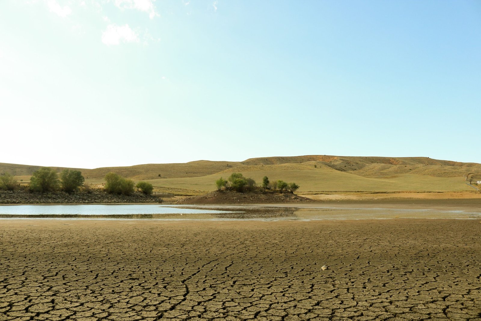 7 Signs Your City Is About to Face Water Restrictions, According to Utility Officials