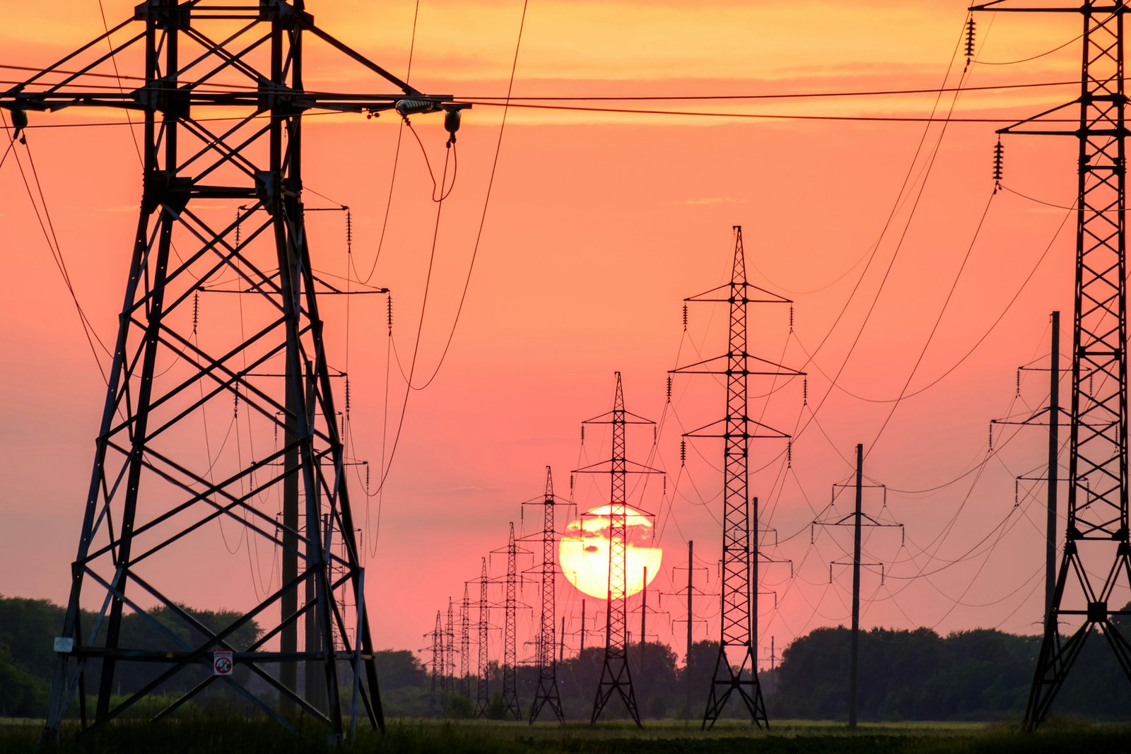 The Hidden Reason Power Outages Are Increasing in the Southeast, According to Grid Engineers