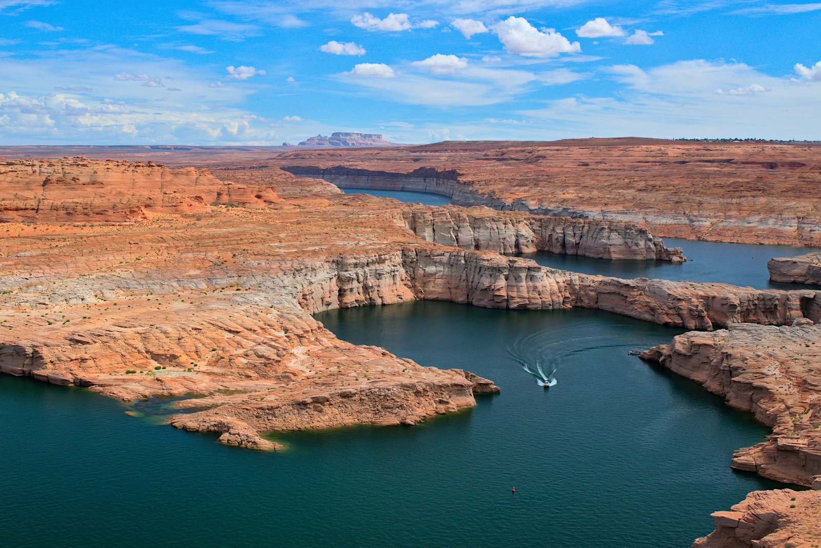 9 U.S. Lakes Where Water Levels Have Dropped Significantly Since 2010