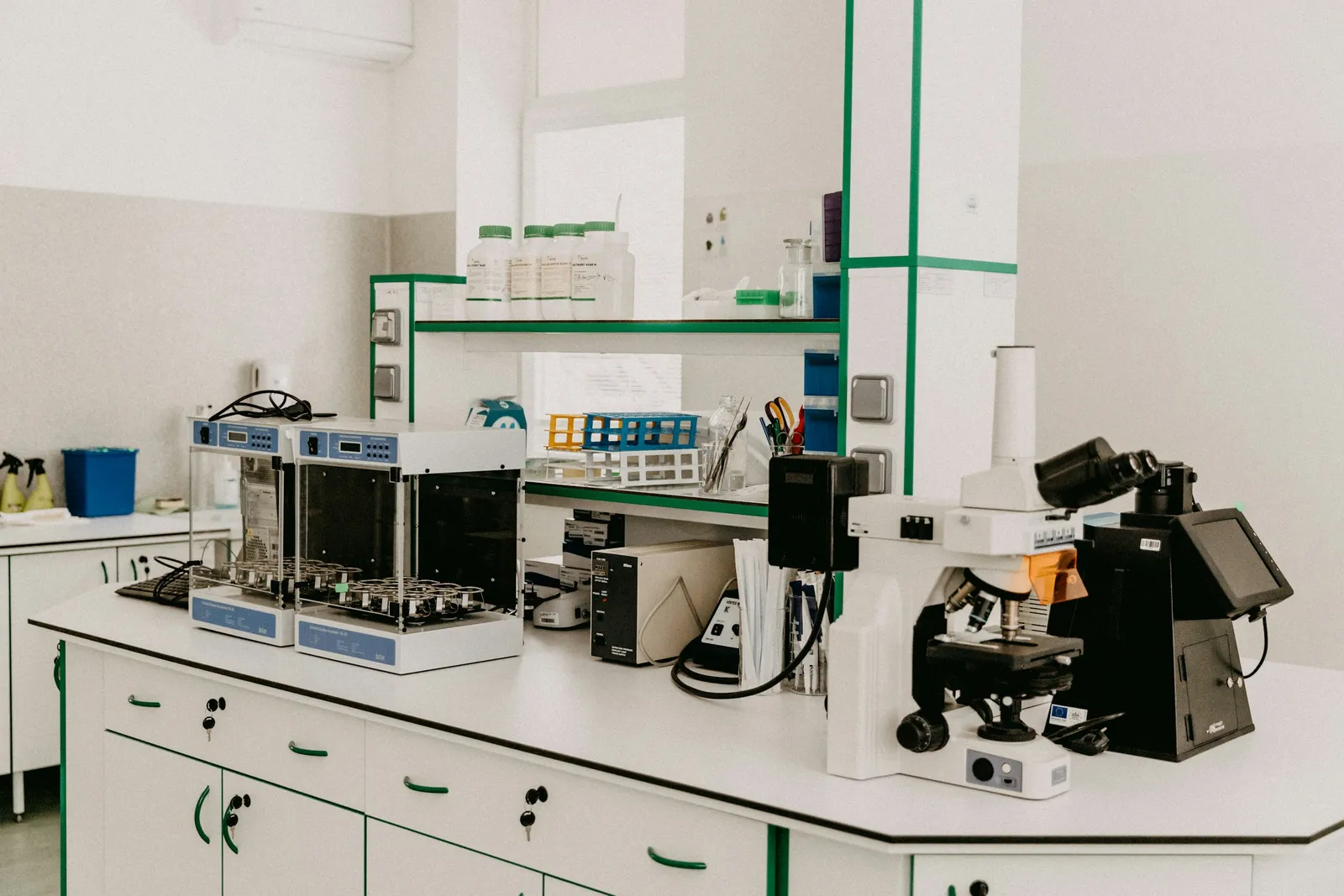 11 Things Lab Researchers Do That Are Actually Against Safety Protocol