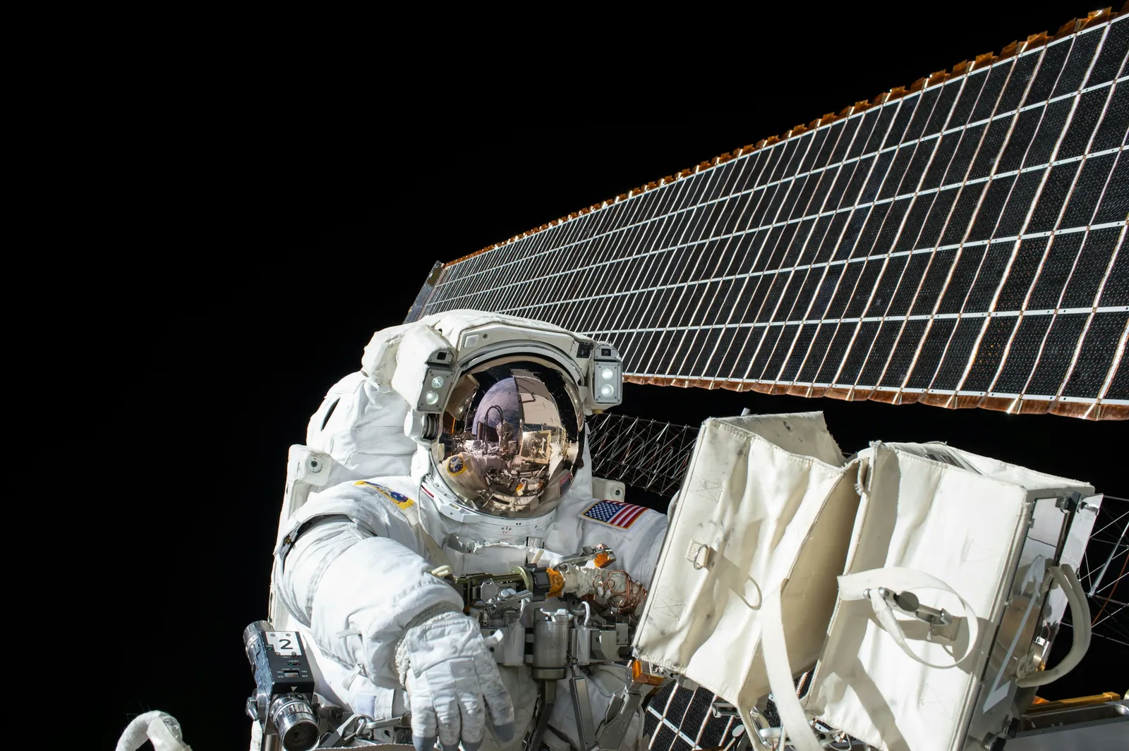9 Etiquette Rules Astronauts Follow When Sharing Close Quarters on the ISS